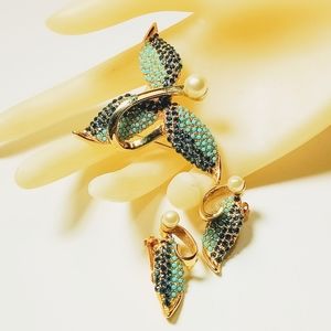 Vintage Schiaparelli Abstract Flower Pearl Brooch